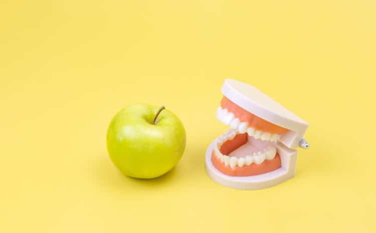  What to Eat and What Not to After A Dental Implant Surgery